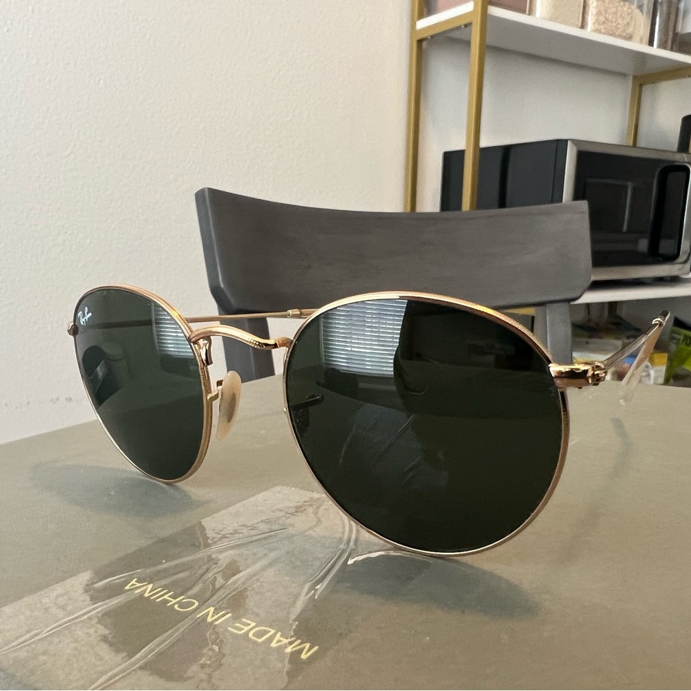 Ray-Ban RB 3447 Round Metal Sunglasses with Gold Frame